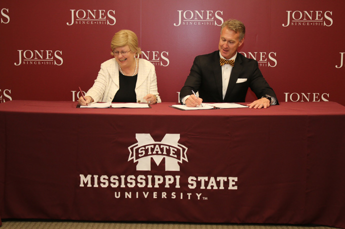 Mississippi State University Provost and Executive Vice President Judy Bonner, left, and Jones County Junior College President Jesse Smith sign a Partnership Pathways agreement that will make it easier for students to complete baccalaureate programs. (Photo by Lisa Sollie)