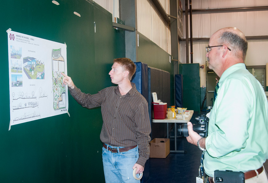 Michael Keating, an MSU master’s landscape architecture student, explains his site plan to SCS Principal Randy Witbeck. (Photo by Allison Matthews)