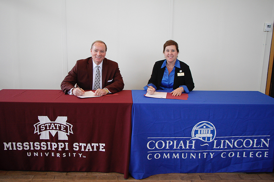 Mark Keenum and Jane Hulon sign an MOU for the Bachelor of Applied Science program.