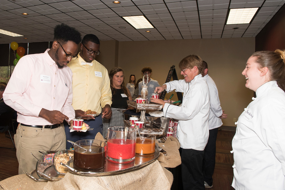Promise students enjoyed an ice cream social as a welcome for the fall semester. In addition to a formal program, the event included time to get to know other students. (Photo by Beth Wynn)