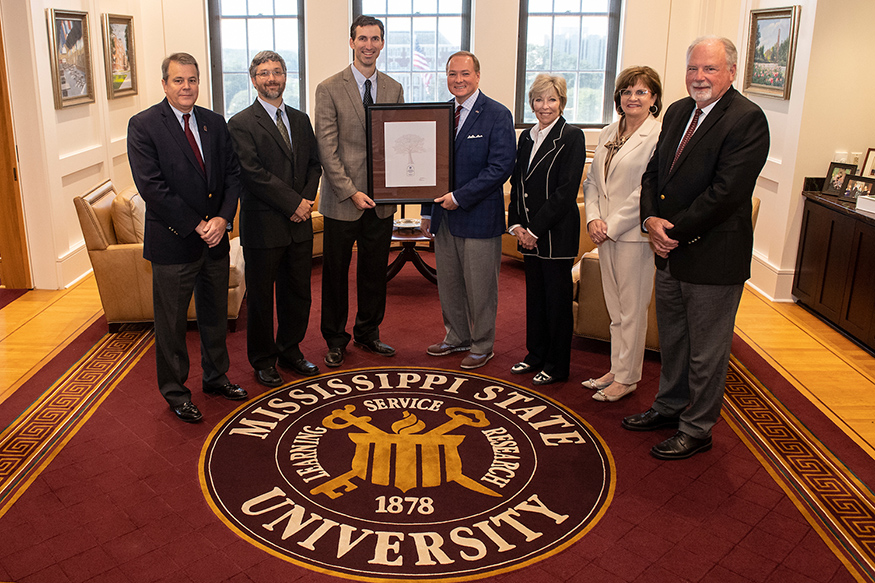 TVA presents MSU President Mark E. Keenum with an award recognizing the university's low carbon emissions.