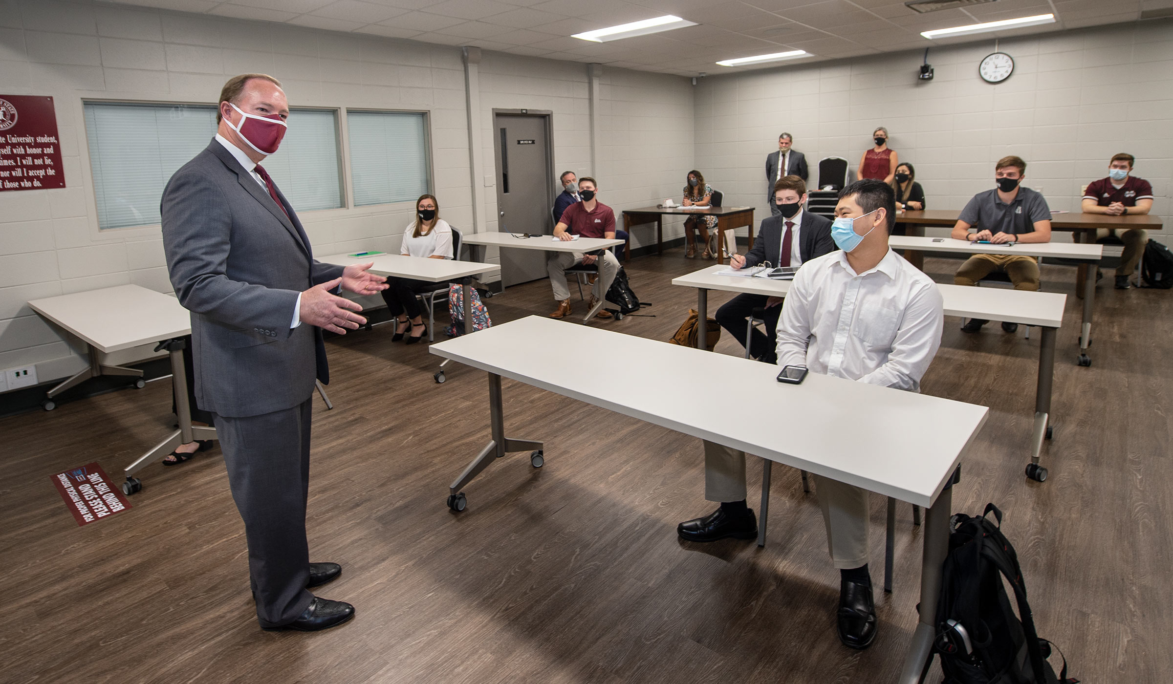 President Keenum speaks to community college transfer students sitting individually and socially distanced in a classroom, with everyone wearing masks for Covid prevention.