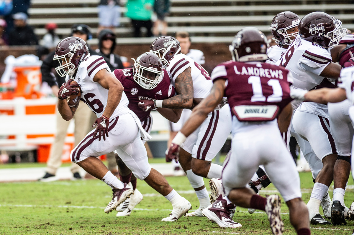 Team White runs the ball against team Maroon during the Maroon and White game on Saturday.