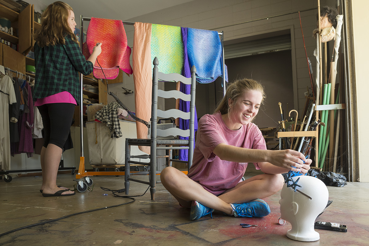 Liz Roshelli makes a tiara for mermaids.