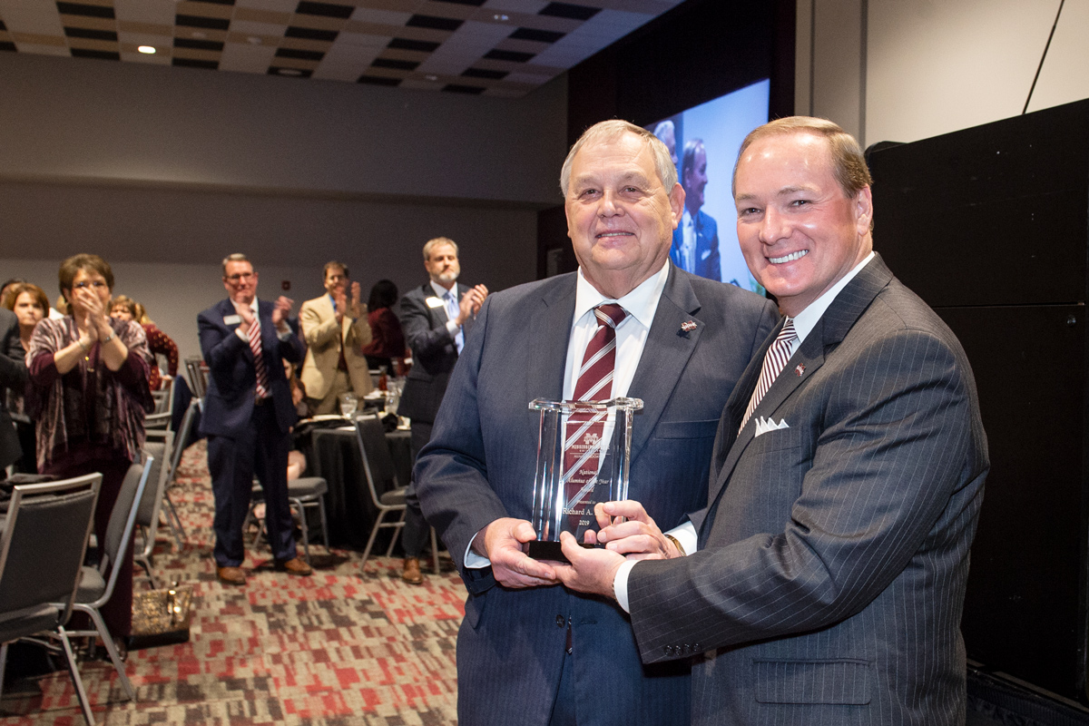 Richard Rula receives his National Alumnus of the Year award from President Keenum at the 2019 Alumni Association awards banquet