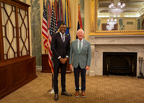 Seto Ogunleye poses with U.S. Sen. Roger Wicker