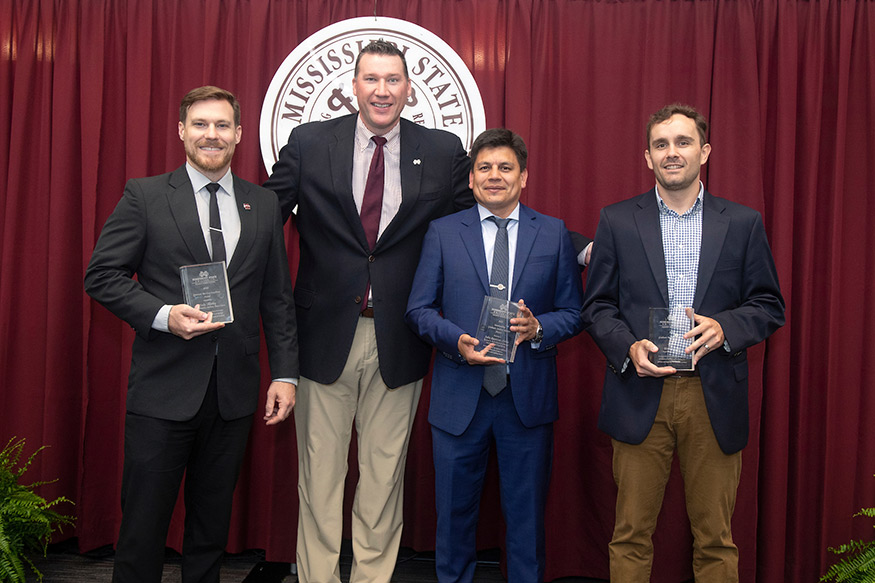 Jeff Davis presents the Alumni Association Awards to 2022 honorees