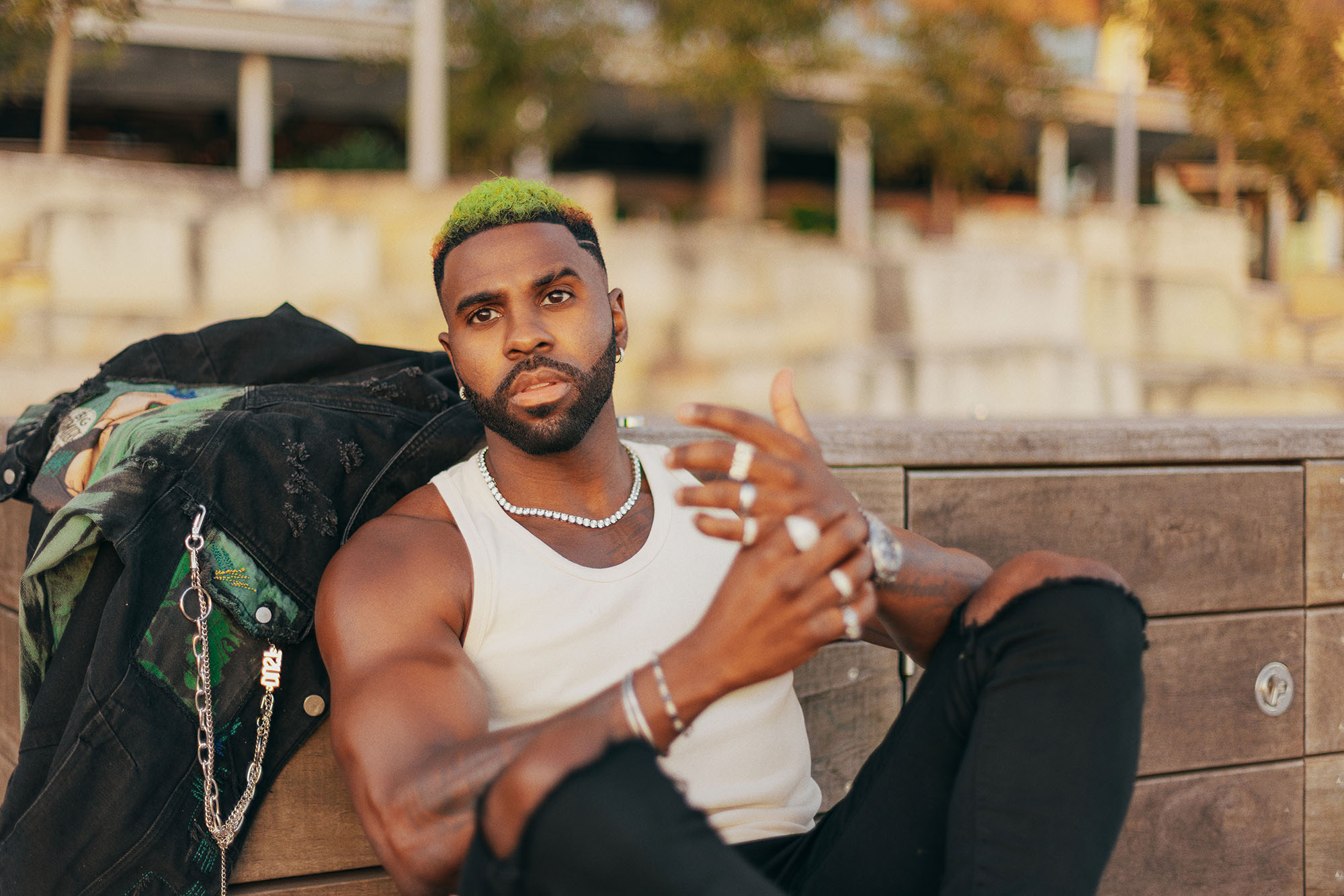 A picture of Jason Derulo sitting and looking into the distance