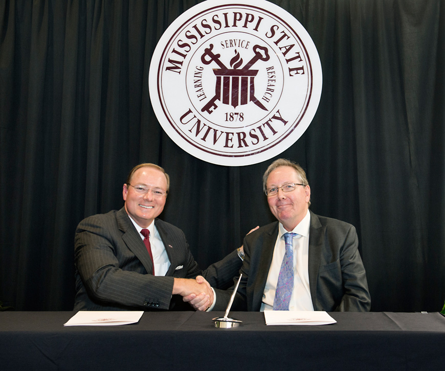 Mississippi State University President Mark E. Keenum (from left) and Argonne National Laboratory Director Peter Littlewood signed a memorandum of understanding on Thursday [Aug. 13] which will create a research partnership between the two institutions. (Photo by Megan Bean)