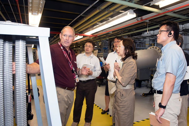 Charles Waggoner discusses the MSU Institute for Clean Energy Technology’s HEPA filter testing capabilities with visitors from Fukushima, Japan. (Photo by Beth Wynn)
