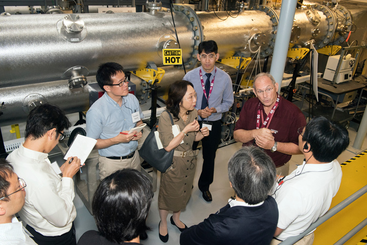 MSU Institute for Clean Energy Technology Director Charles Waggoner (right) explains ICET’s filter testing capabilities to visitors from Japan. (Photo by Beth Wynn)