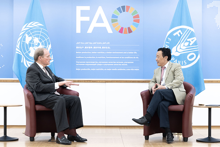 Mark E. Keenum and the FAO Director-General have a conversation during an event at FAO headquarters