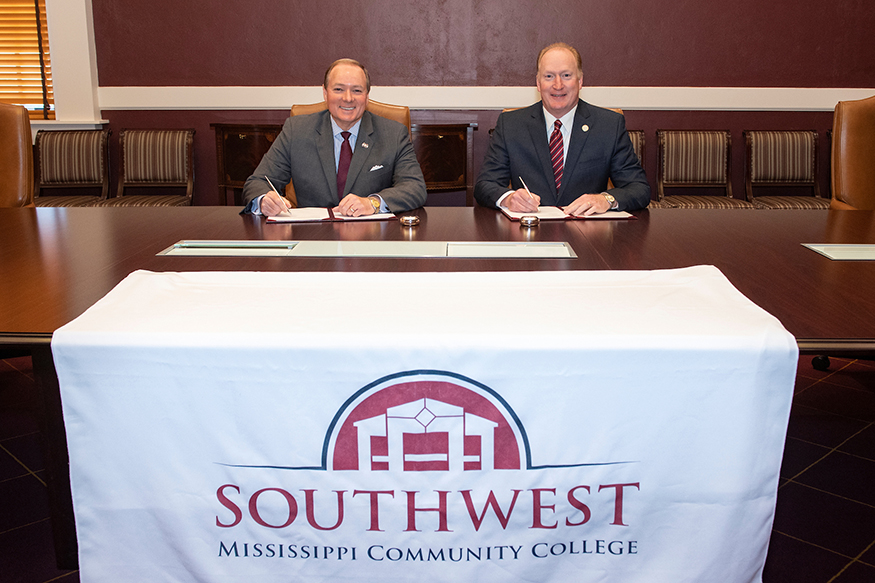 Mark Keenum and Steve Bishop sign a memorandum of understanding at MSU. 