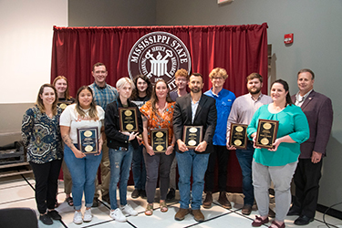 MS Bug Blues Team: (Front row, left to right) Megan Gaulke, Genesis Ferris, Cassidy Jenkins, Jennifer Seltzer, JoVonn Hill, Beverly Keasler. (Back row, left to right) Ashley Baker, Matt Thorn, Harry Jones, Zach Brown, Phillip Barlow, Brady Dunaway, CALS Dean and MAFES Director Scott Willard (Not pictured: Jordan Gesell) 